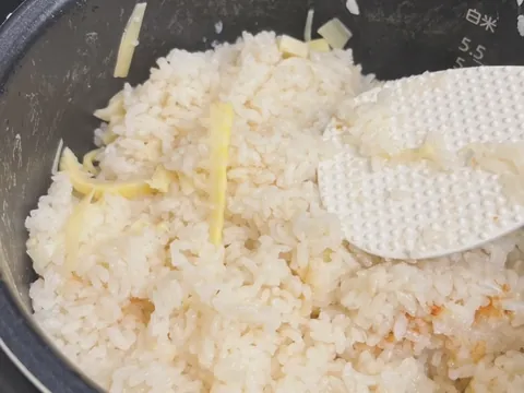 炊き上がったたけのこご飯