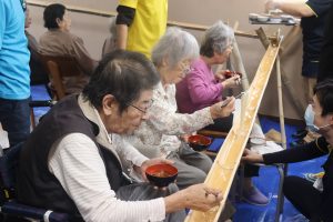 流しそうめん＿夏祭り＿介護施設04
